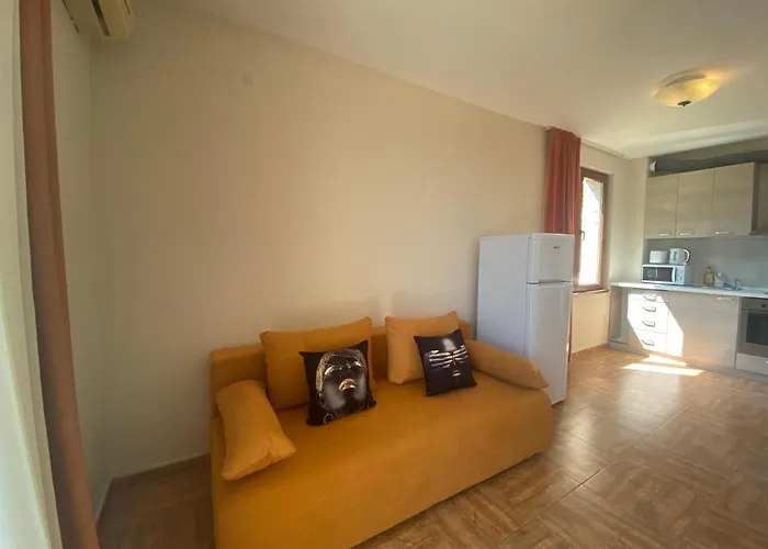 Апартамент Royal Bay 6 Sea View