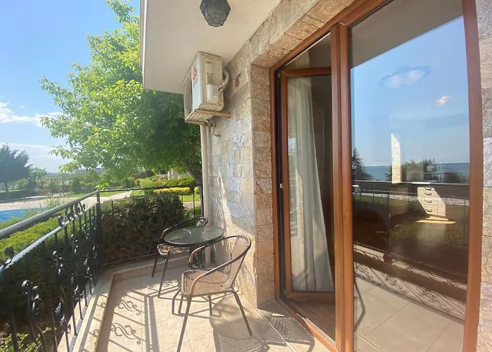 Royal Bay 6 Sea View * Свети Влас