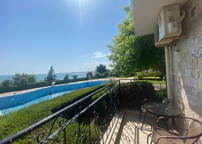 Royal Bay 6 Sea View Апартамент Свети Влас