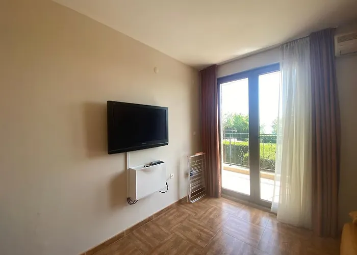 Royal Bay 6 Sea View Апартамент *