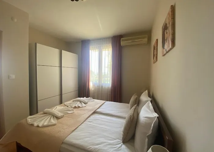 Апартамент Royal Bay 6 Sea View *