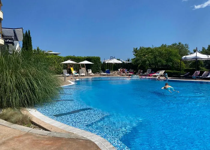 Апартамент Royal Bay 6 Sea View Свети Влас